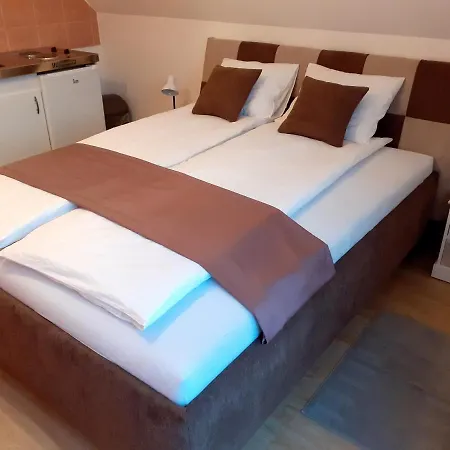 Pacsirta Vendeghaz Gasthof 3*