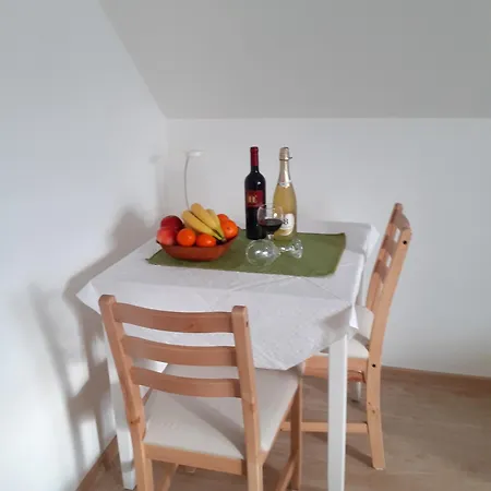 Konukevi Pacsirta Vendeghaz 3*
